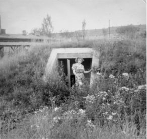 Bunker beim Flakzeugamt mit Freundin, Foto C. Louwerse