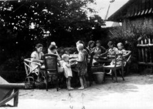 Familienfoto mit Ostarbeiterin Rittergut Cassel